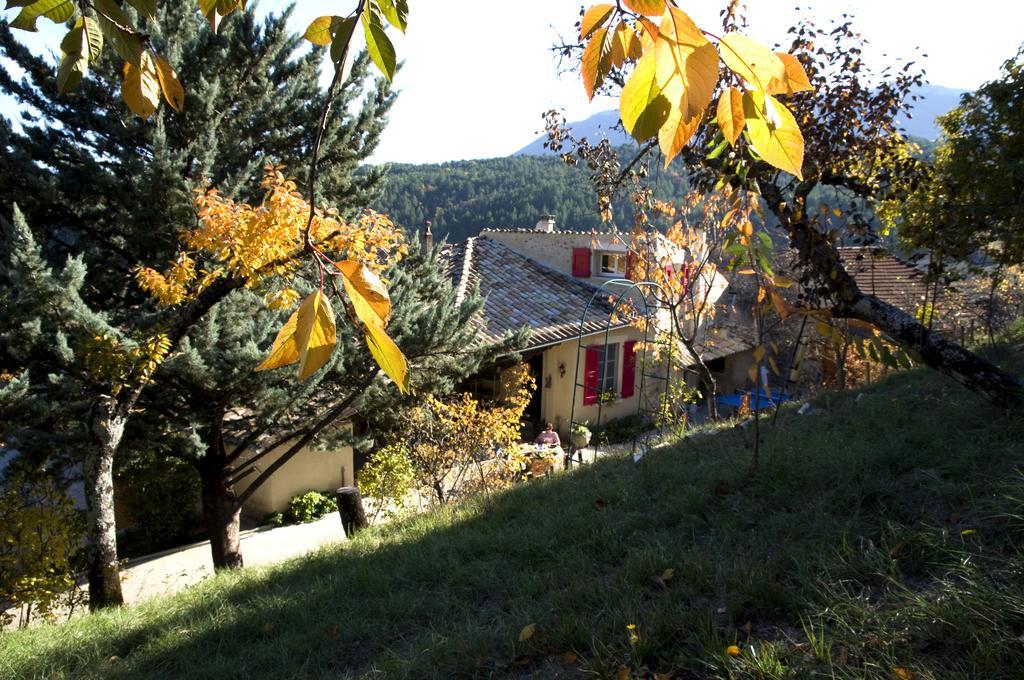 La Grange D'Agnes Bed & Breakfast Montmaur-en-Diois Eksteriør bilde