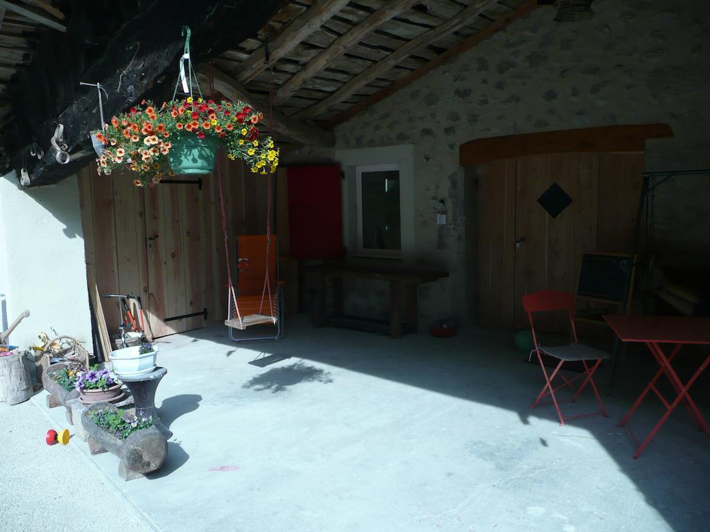 La Grange D'Agnes Bed & Breakfast Montmaur-en-Diois Eksteriør bilde